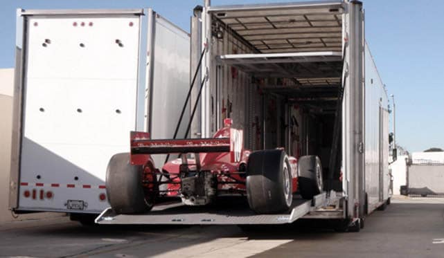 Fully enclosed auto transport